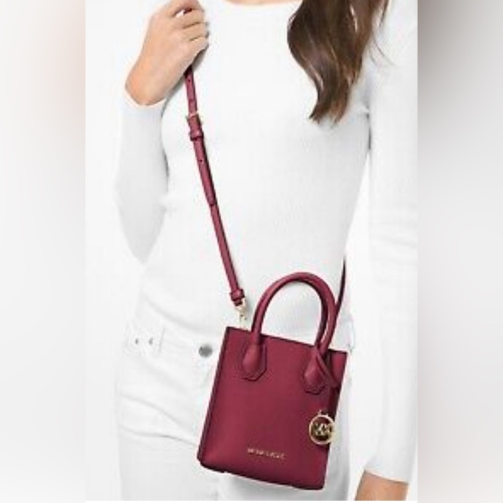 Michael Kors Mercer NWT
Sm Pebbled Leather
Crossbody Bag